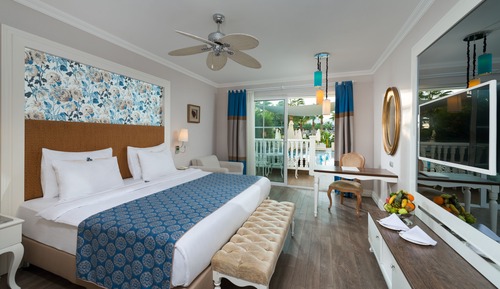 Deluxe Room, Pool Access