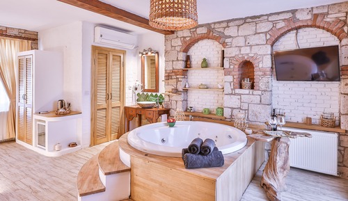 Suite, Jetted Tub