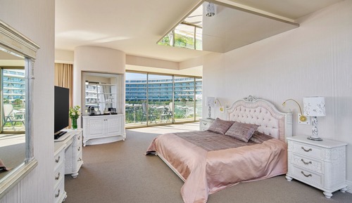 Royal Deluxe Suite