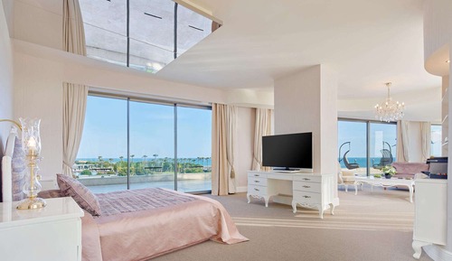 Royal Suite 1 Bedroom 2+2