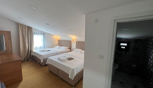 Classic Quadruple Room, City View