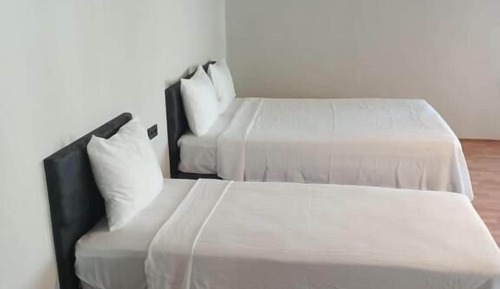 Economy Triple Room, City View