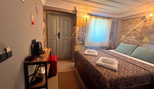 Economy Room