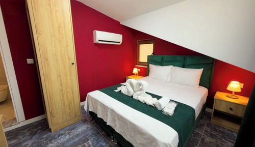 Economy Room