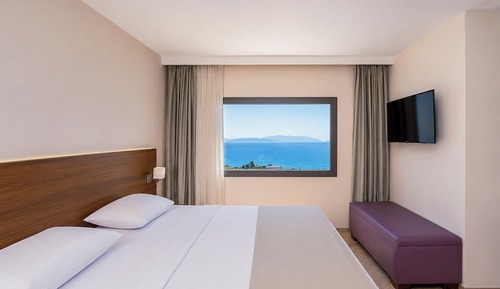 Deluxe Double Room, 1 King Bed, Balcony, Sea View