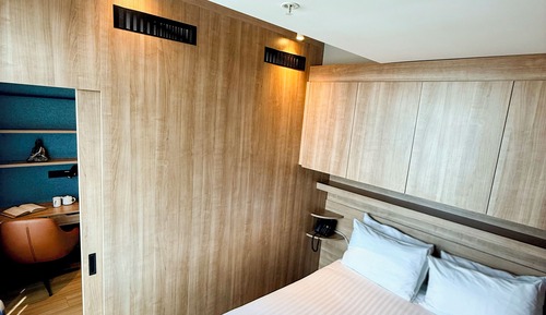 Suite, Sea View