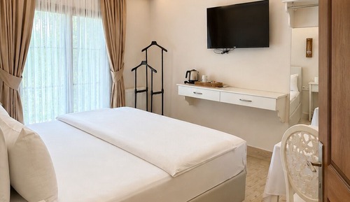 Jacuzzi Deluxe , Non Smoking , Garden View , Room 21