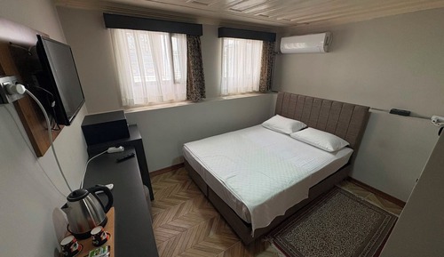 Economy Room