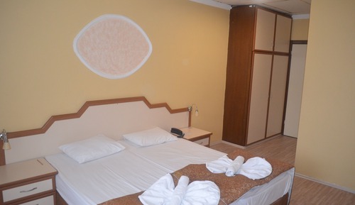 Land View Room (2 Twin Beds)