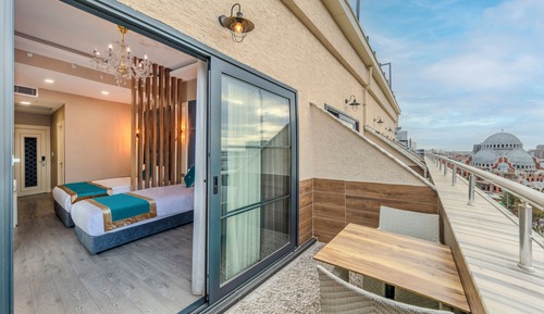 Deluxe Triple Room, Balcony