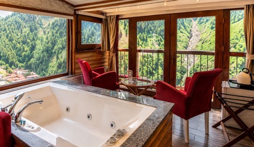 Honeymoon Suite, 1 Double Bed, Jetted Tub, Valley View