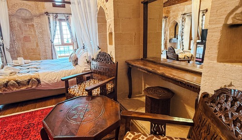 Deluxe Suite, Courtyard View