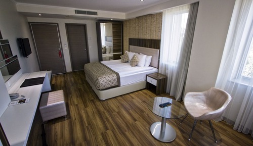 Double Room, Corner