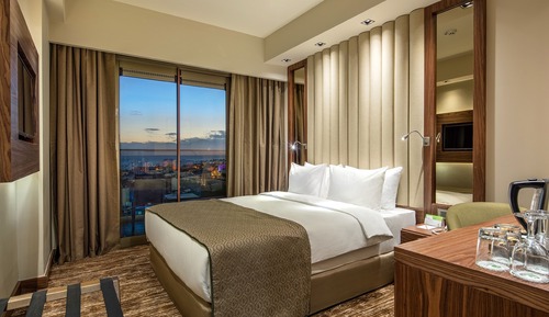 Standard Room, 1 Queen Bed (Mediterranean View, Top Floor)