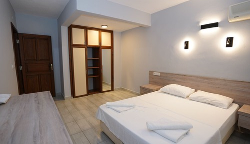 Family Room, 2 Bedrooms