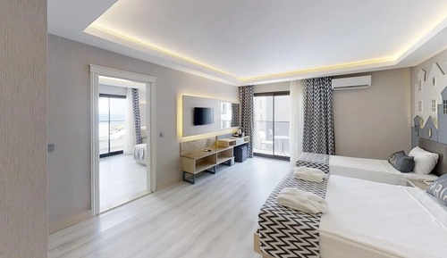 Family Room, 2 Bathrooms