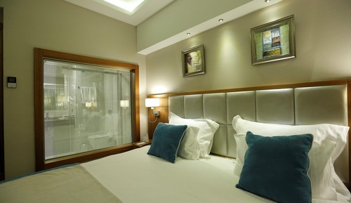 Deluxe Room, 1 King Bed, Non Smoking, Bathtub