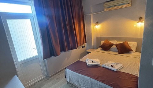 Classic Double or Twin Room, Private Bathroom