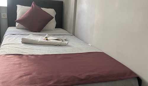 Single Room, Private Bathroom