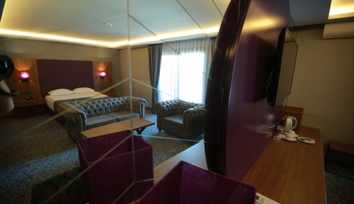 Suite, City View