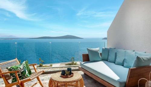 Two-Bedroom Executive Suite with sea view