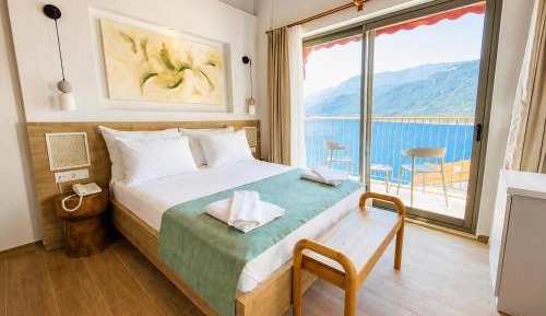 Deluxe Suite with Jacuzzi and Sea View