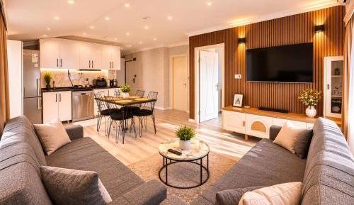 Deluxe Two-Bedroom Apartment with Garden View