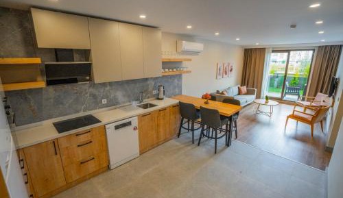 Deluxe Two-Bedroom Apartment with Garden View