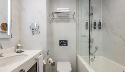 Deluxe Twin Room with Partial Sea View