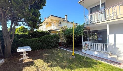 Villa with Garden View