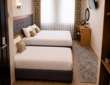 Double Room with Balcony (3 Adults)
