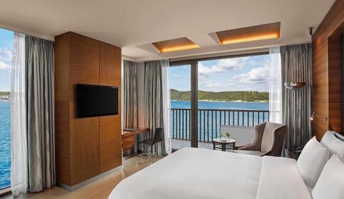 Suite with Panoramic Bosphorus View