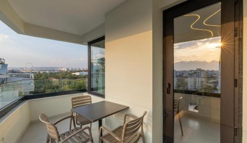 Triple Room with City View