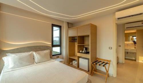 Family Room with City View 