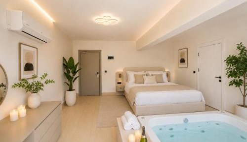 Queen Suite with Spa Bath