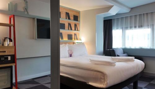 Studio With Double Bed and Sofa Bed