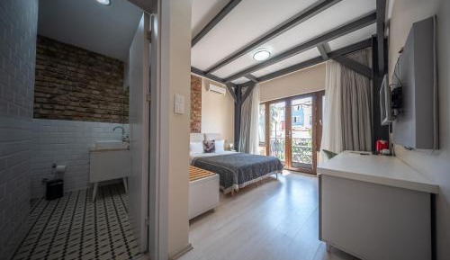 Deluxe Double or Twin Room with Balcony