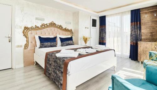 Deluxe Double Room with Balcony and Sea View