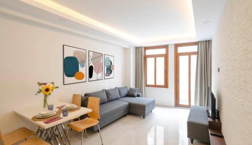Deluxe One-Bedroom Apartment