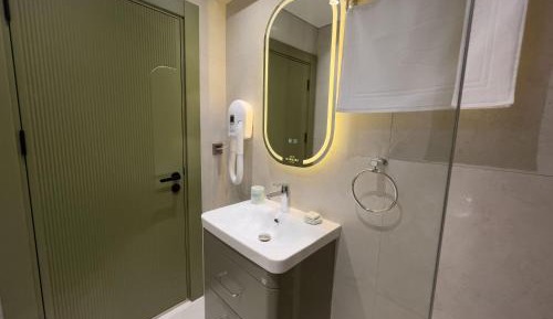 Room #1715820203