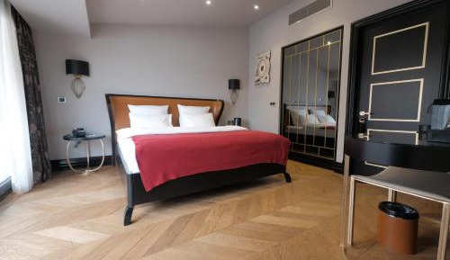 Superior Double Room with partial Sea View and Balcony