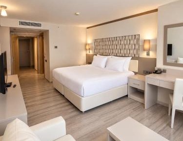 Deluxe Double Room with Side Sea View