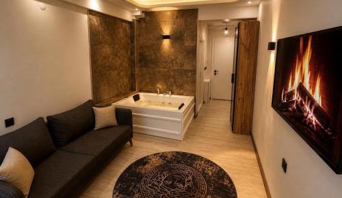 Deluxe Suite with Spa Bath
