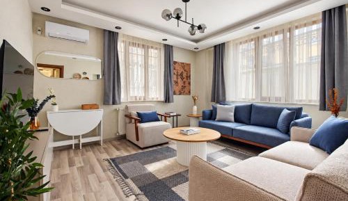Three-Bedroom Apartment with Balcony
