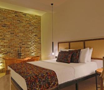 Queen Room with Garden View