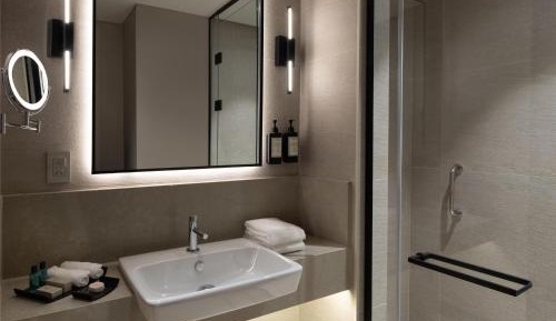Deluxe King Room with Balcony