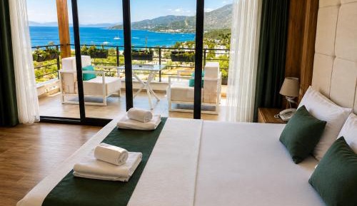 Deluxe Double Room with Balcony and Sea View