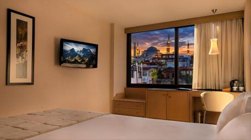 Standard Deluxe Room with City View 