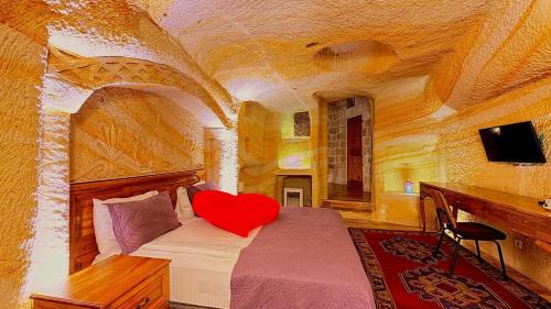 Cave Deluxe Room