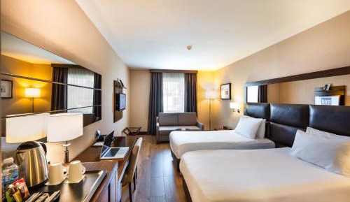 Deluxe Family Room
